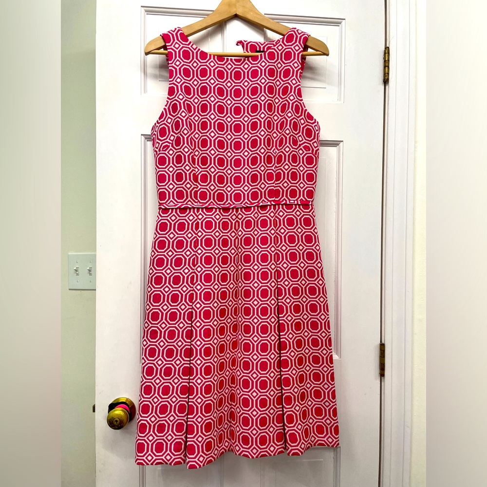 Tahari Size 8 pink dress geometric